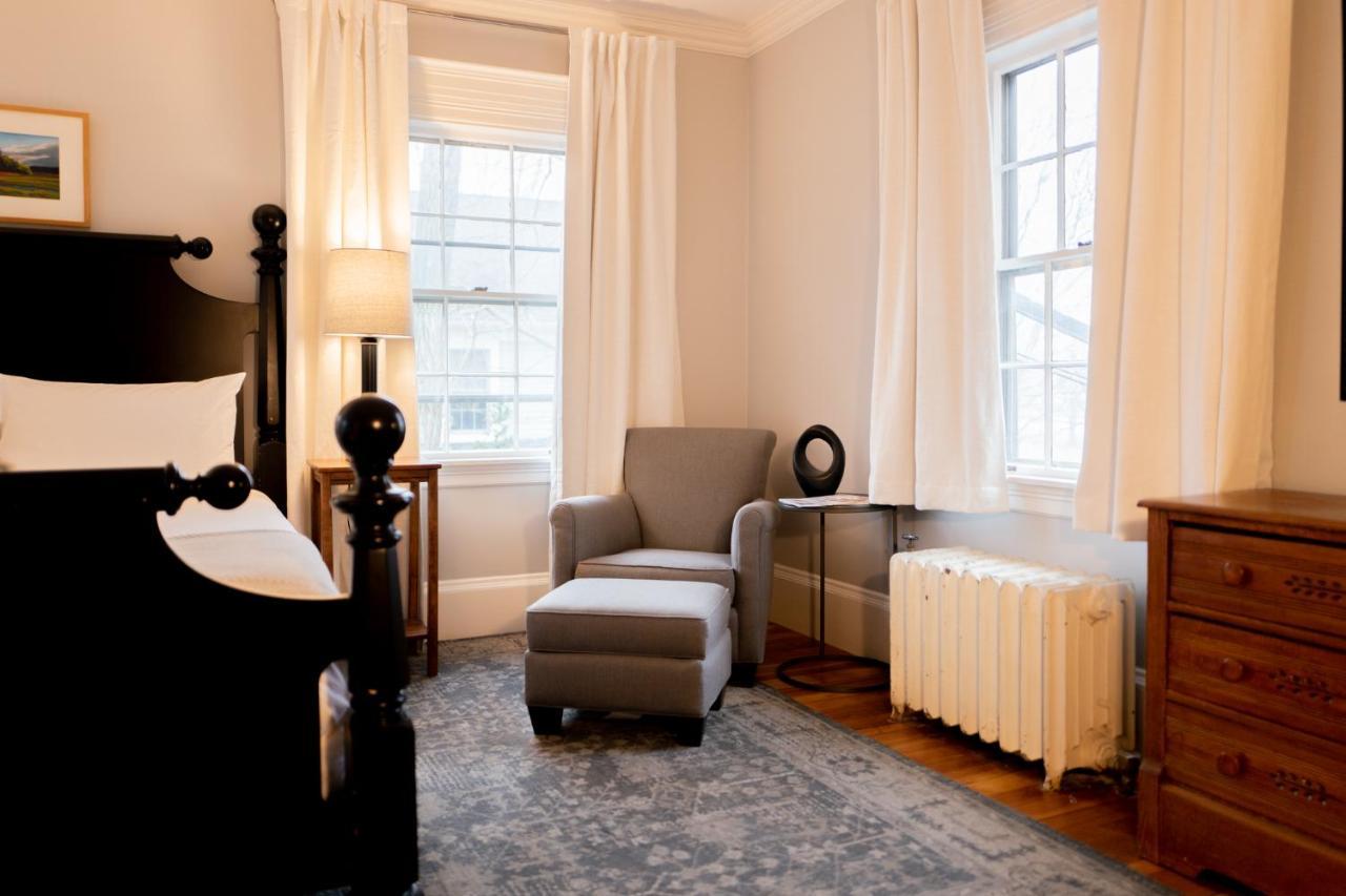 Onesixtyfive, The Inn On Park Row 布伦瑞克 外观 照片